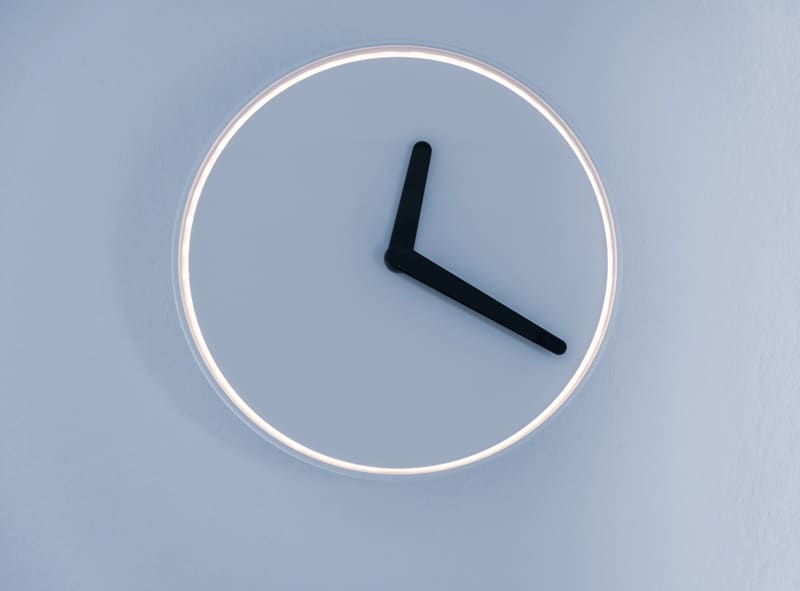 Illustration of a clock on a wall